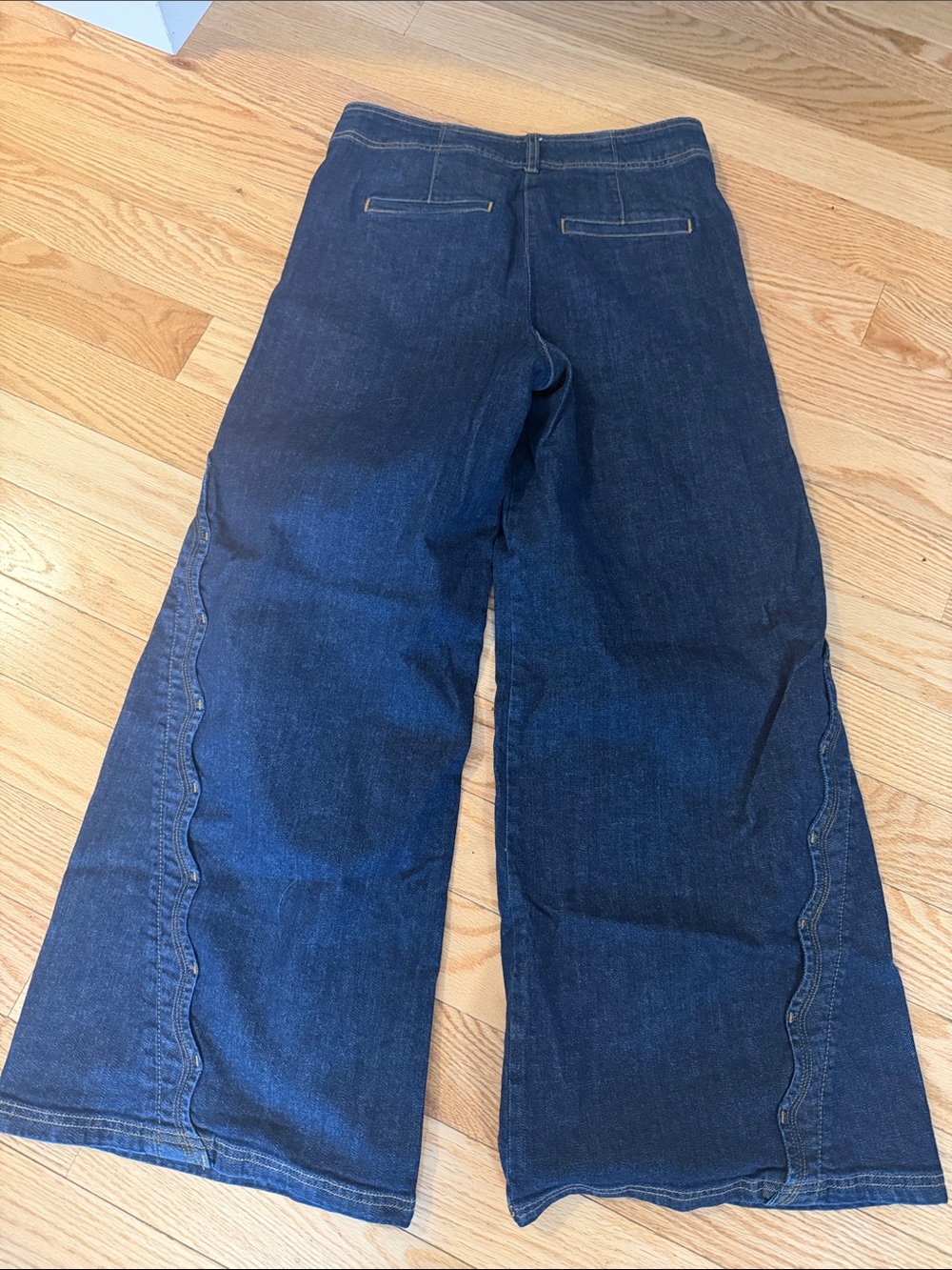 Anthropologie Pilcro Scalloped Edge Jean. Size 29 - Picture 9 of 13